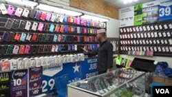 This cell phone shop is in Jubba Value Center Mall, where Somali entrepreneurs have small shops. (Soh/VOA)