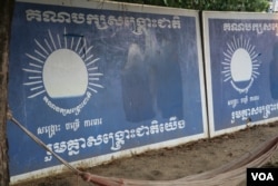 Signage belonging to the Cambodia National Rescue Party sit outside the former commune chief Seng Rathmony’s house after being taken down when the party was dissolved in November, 2017. (Sun Narin/VOA Khmer)