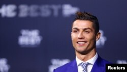 En images : Cristiano Ronaldo joueur FIFA de l'année 2016