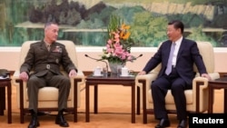 Генерал Джозеф Данфорд з президентом Китаю у Пекіні 