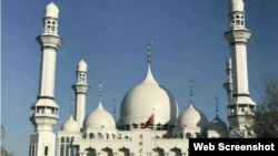 宁夏贫困县回族穆斯林集资修建的清真寺（网络截图）
