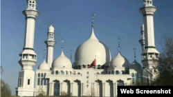 寧夏貧困縣回族穆斯林集資修建的清真寺（網絡截圖）