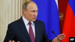 Tổng thống Nga Vladimir Putin trong một cuộc họp báo tại điện Kremlin, Moscow, ngày 17 tháng 01 năm 2017.