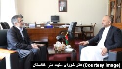 حنیف اتمر مشاور امنیت ملی افغانستان با رضا بهرامی سفیر ایران در کابل