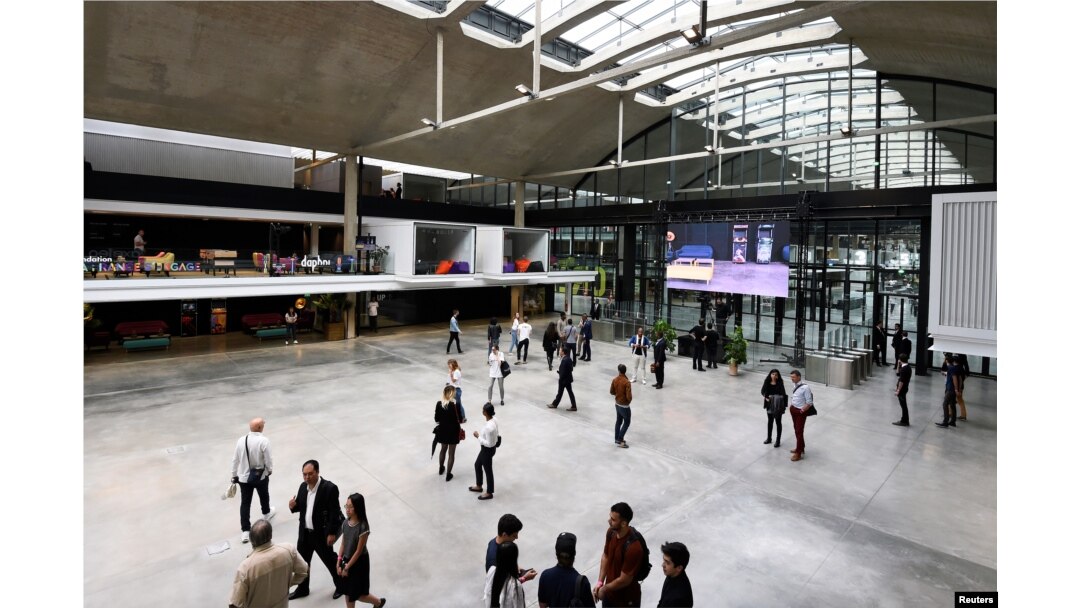 The logo of the startup house during its inauguration at station F