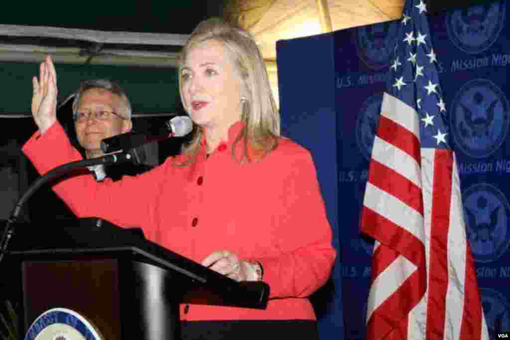 Sakatariyar harkokin wajen Amurka, Hillary Clinton, tana ganawa da shugaba Goodluck Jonathan na Najeriya a fadar shugaban a Abuja, alhamis, 9 Agusta 2012.