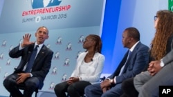 Барак Обама спілкується з учасниками саміту
