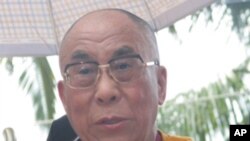 Dalai Lama Meets Tibetan Students in New Delhi 