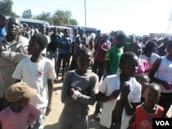 Bekugcwele labantwana eSt. Mary's abahambe emkhosini wokukhanga ukuthi abantu babhalise kugwalo lokuvota.