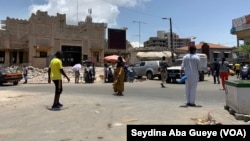 D’habitude bourrés de monde et de voiture, le rond-point Sandaga respire, à Dakar, le 5 août 2020. (VOA/Seydina Aba Gueye)