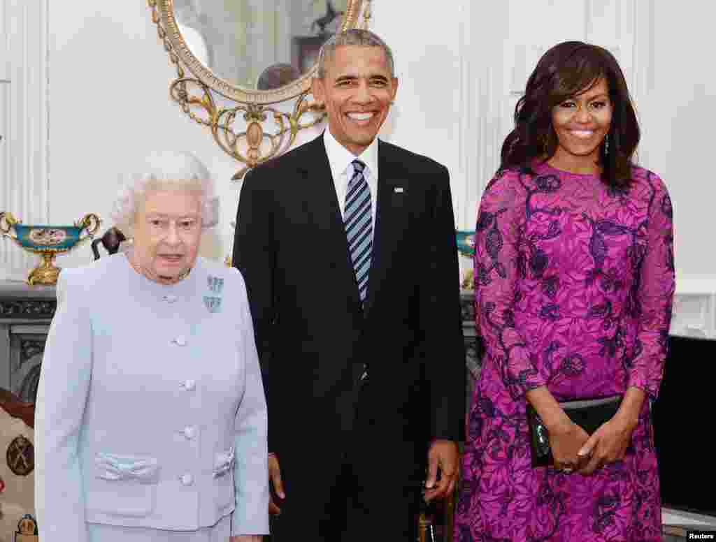 صدر اوباما اور ان کی اہلیہ ملکہ برطانیہ کے ساتھ ونڈسر محل میں ایک ظہرانے کی دعوت پر مدعو تھے۔