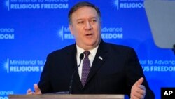 Davlat kotibi Mayk Pompeo diniy erkinlik bo'yicha Vashingtonda o'tkazilgan uch kunlik konferensiyada, 26-iyul, 2018-yil.