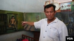 Sum Rithy, 62, is a leader among the survivors of the Khmer Rouge regime, in his home, on December 9, 2015. (Photo: Nov Povleakhena/VOA Khmer) 