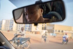 Seorang pengemudi taksi perempuan, sebagai ilustrasi. (Foto: AFP)