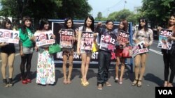 Para waria di Indonesia berkampanye meningkatkan kesadaran HIV dalam peringatan Hari AIDS Sedunia 2012. (Foto: Dok)