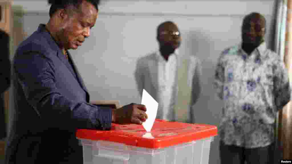DIMANCHE. Le président du Congo-Brazzaville Denis Sassou Nguesso a nommé un nouveau gouvernement "de rupture". LIRE L'ARTICLE ICI. 