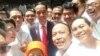 Jokowi bersama kawan-kawan satu angkatan dalam reuni 2017. (foto: Sugito)