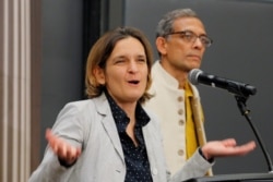 Abhijit Banerjee and Esther Duflo, Noble winners, on Oct 14, 2019. (REUTERS/Brian Snyder/File Photo)