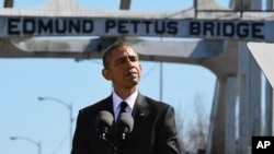 Presiden Barack Obama dalam pidato dekat Jembatan Edmund Pettus, Sabtu, 7 Maret 201 di Selma, Alabama. (AP Photo/Bill Frakes)