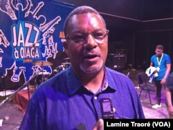 Abdoulaye Diallo est le coordonnateur de Jazz à Ouaga, Burkina Faso, le 27 avril 2019. (VOA/Lamine Traoré)