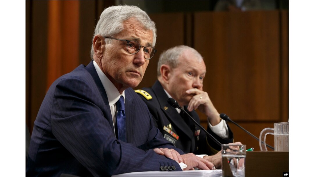 Mudofaa vaziri Chak Xeygl, general Martin Dempsi Kongressdagi tinglovda. 16-sentabr, 2014-yil.