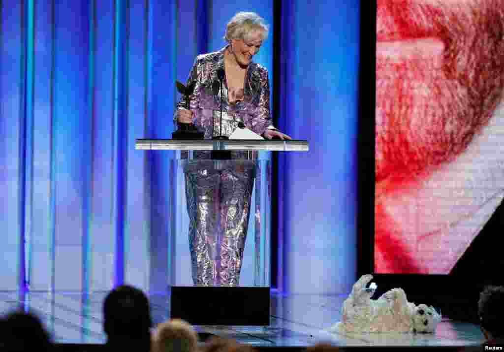 American actress Glenn Close accepts her award for Best Female Lead for the film &quot;The Wife&quot; as her dog Pip rolls around on the stage in Santa Monica, California, Feb. 23, 2019.