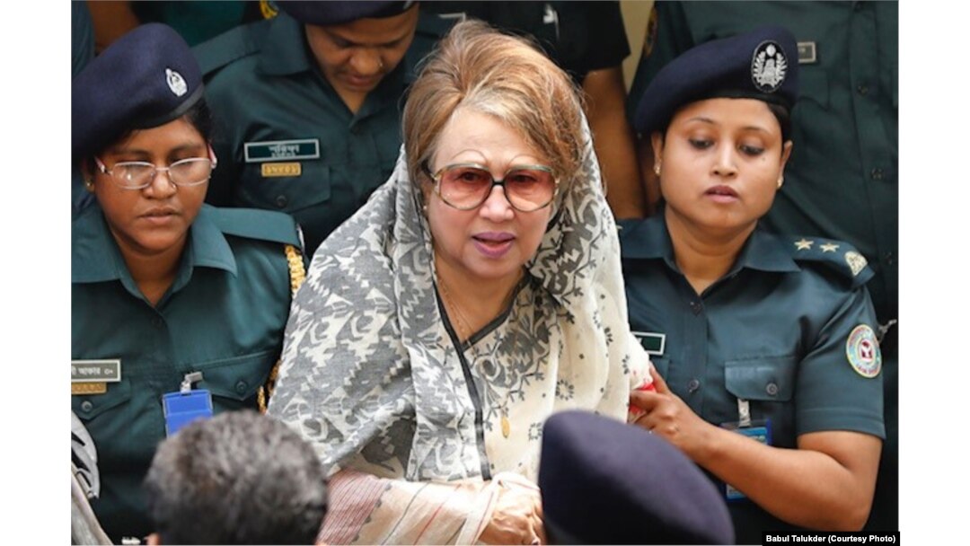 FILE - Former Prime Minister Khaleda Zia, chairperson of Bangladesh's largest opposition party of BNP, is being taken to a hospital in Dhaka from her jail for certain medical tests, Apr. 7, 2018.