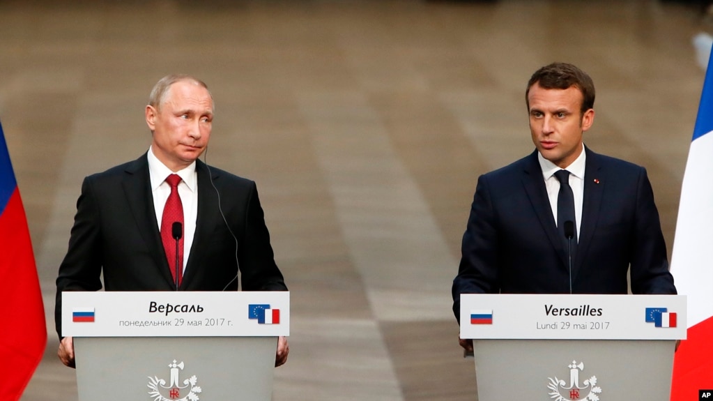 Эмманюэль Макрон и Владимир Путин на совместной пресс-конференции