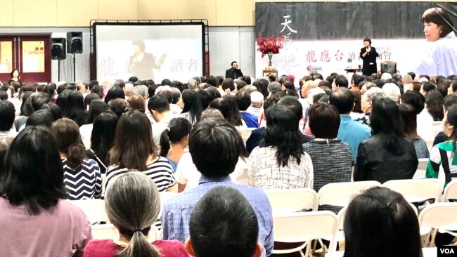 在2019年10月12日于尔湾南海岸中华文化中心举行的读者见面会上，龙应台女士分享对亲情、生死的感悟