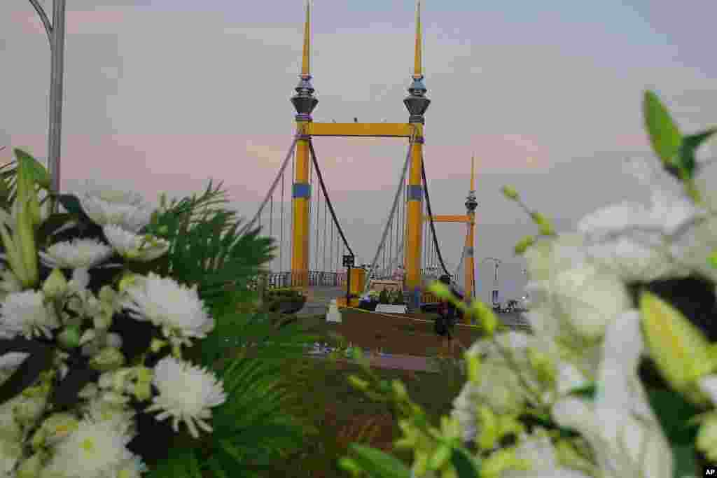 ប្រជាជាតិខ្មែរកាន់ទុក្ខអ្នកស្លាប់នៅកោះពេជ្រ