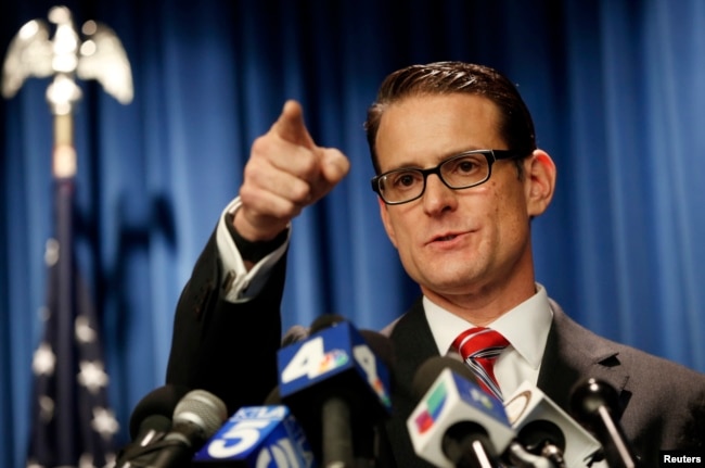 Mike Hestrin, fiscal de distrito del condado Riverside, California, informó sobre los cargos presentados contra una pareja que torturaba a sus 13 hijos.