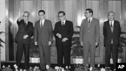 中共中央13届政治局常委亮相，左起：赵紫阳、李鹏、乔石、胡启立、姚依林（1987年11月2日）