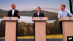 Desde la derecha, David Cameron, el presidente de la Comisión Europea, José Manuel Barroso, y el presidente Obama durante el anuncio de las negociaciones del TLC con Europa.