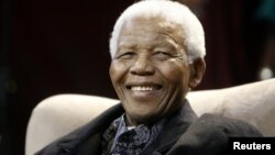 Nelson Mandela, de 94 años estuvo preso 27 años durante la época de la segregagción racial antes de convertirse en presidente.