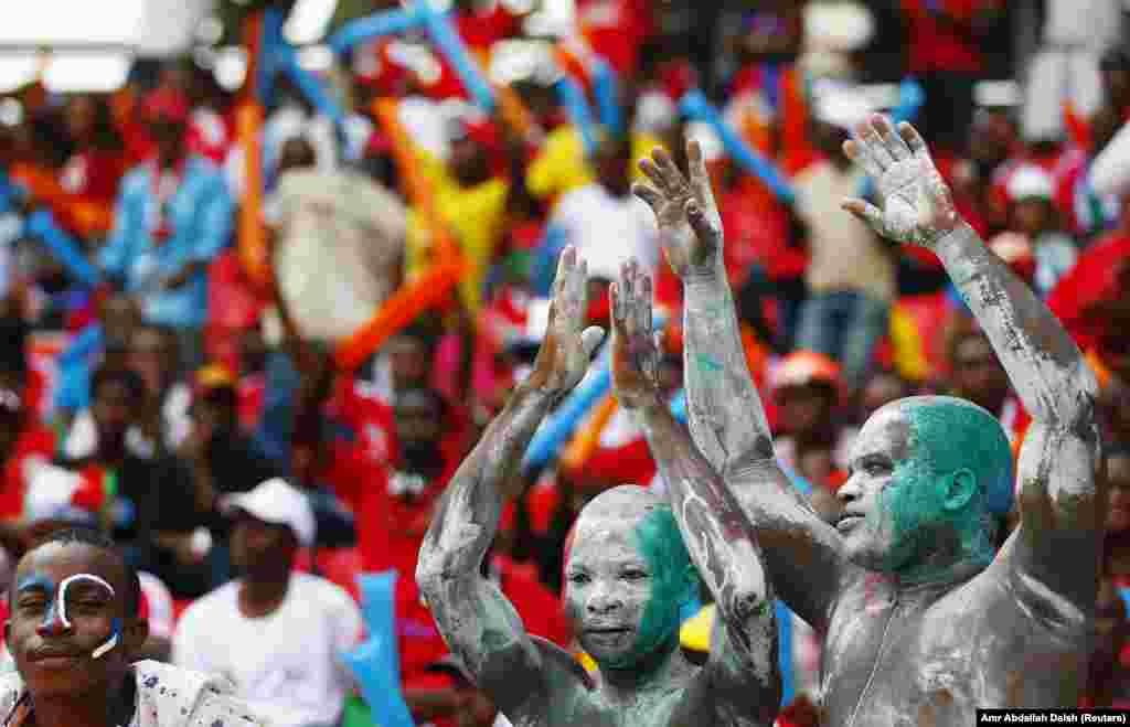 Fans of Equatorial Guinea celebrate inside Bata Stadium before the opening ceremony and soccer match of the African Nations Cup, in Bata January 17, 2015. (REUTERS)