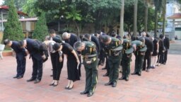 Phái đoàn Trung-Việt đến viếng nghĩa trang liệt sĩ Trung Quốc ở Gia Lâm, Hà Nội, ngày 30/9/2018.