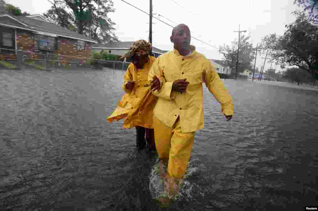 Hurricane Isaac Thrashes Louisiana Mississippi 