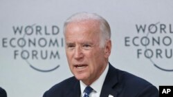 El vicepresidente de EE.UU., Joe Biden, participa en el Foro Económico Mundial, en Davos, Suiza, donde abogó por un mundo con menos desigualdad entre ricos y pobres.