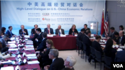 在纽约亚洲协会举行的“中美高端经贸对话会”,由中国国际经济交流中心和亚洲协会政策研究院主办。(美国之音方冰拍摄)
