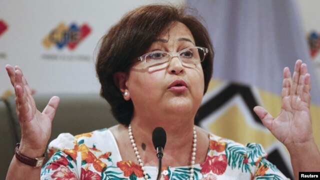 La presidenta del Consejo Nacional Electoral, Tibisay Lucena, anuncia la fecha de las elecciones parlamentarias programadas para el 6 de diciembre.