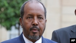 President Somalia Hassan Sheikh Mohamud (foto: dok) berselisih dengan Perdana Menteri Abdiweli Sheikh Ahmed dalam hal perombakan kabinet Somalia.