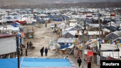 A general view shows a makeshift camp for people affected by the 2010 earthquake in Yushu, Qinghai province, April 23, 2012. Government officials are threatening to forcibly relocate some 600 people - mostly Tibetans - from what was prime real estate in order to rebuild Gyegu - known in Chinese as Yushu - as what officials billed as an "ecological tourism centre". The move has triggered resentment as two of China's most volatile social issues - land grabs and perceived mistreatment of ethnic minorities - combine to raise tensions and threaten social stability in the region. Picture taken April 23, 2012. 