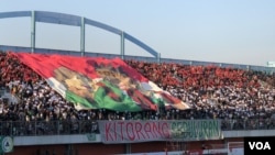 Slemania suporter dari PS Sleman di Stadion Maguwoharjo, Sleman. Kamis (19/9). (VOA/Anugrah Andriansyah)