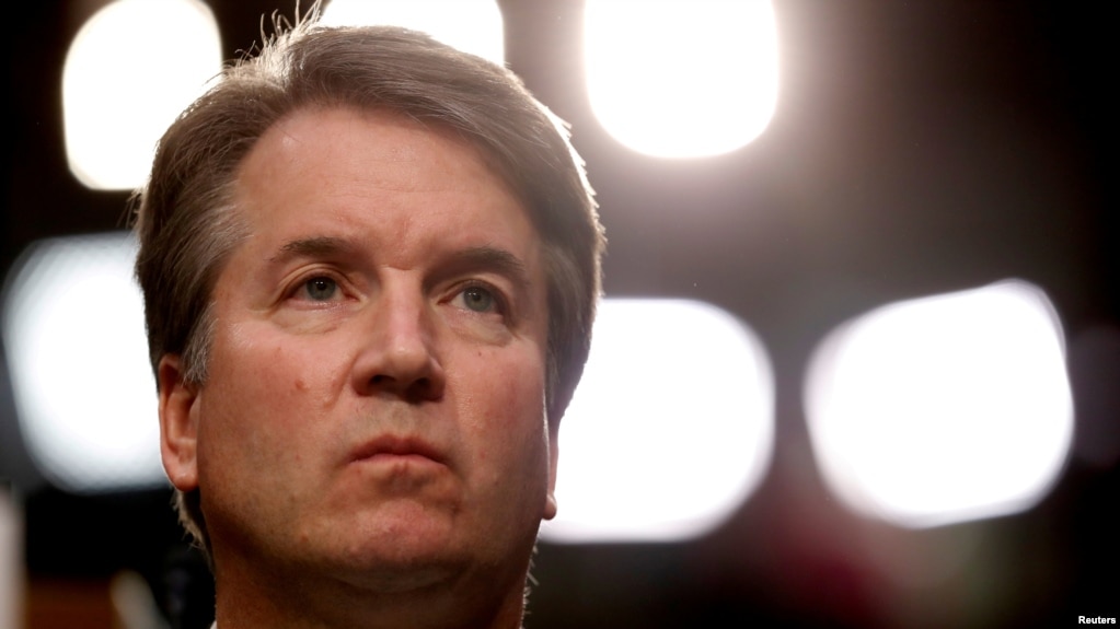 El juez Brett Kavanaugh, nominado para la Corte Suprema de EE.UU., enfrenta la acusación de una tercera mujer sobre conducta sexual inapropiada.