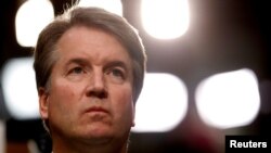 El juez Brett Kavanaugh, nominado para la Corte Suprema de EE.UU., enfrenta la acusación de una tercera mujer sobre conducta sexual inapropiada.