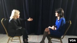VOA contributor Greta Van Susteren, left, interviews U.S. Ambassador to the United Nations Nikki Haley in New York, Jan. 17, 2018.