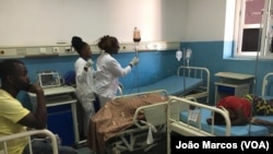 Sobreviventes de um acidente que fez 18 mortos em Benguela no Hospital Geral de Benguela.