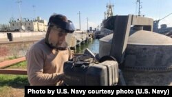 Фото ВМС США: моряки США допомагають ремонтувати причал в Очакові, Україна