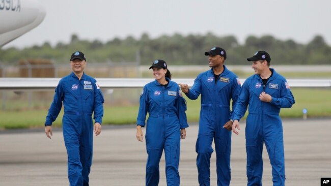 四名即将飞往国际空间站的宇航员于11月8号抵达佛罗里达州卡纳维拉尔角的肯尼迪太空中心。