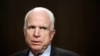 Chính khách lưỡng đảng bày tỏ tình cảm và động viên McCain